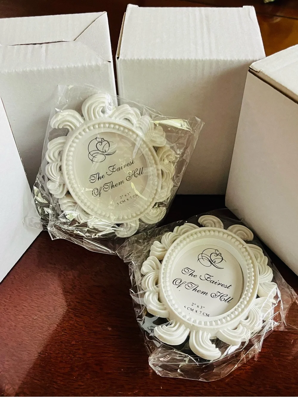 White Ornate Oval Photo Frame - great for weddings!